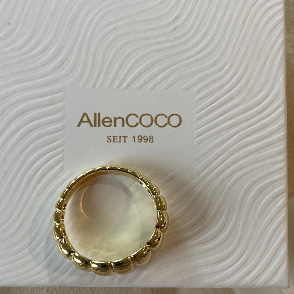Gold Ribbed Dome Women's Ring - Picture 6 of 9